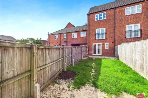 Blakeholme Court, Burton on Trent (5).jpg