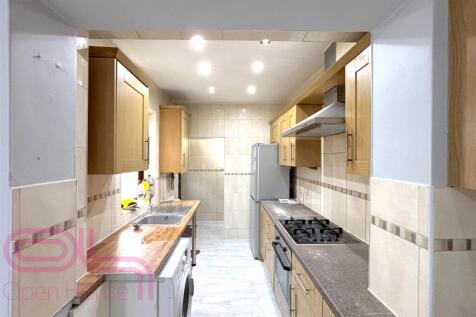 Hanworth Kitchen 2.jpg