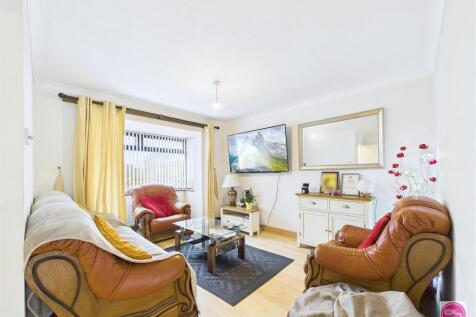 Pine Walk, Castle Gresley (9).jpg