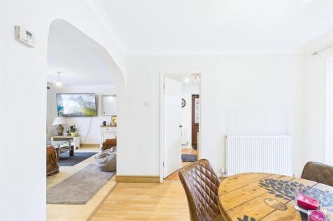 Pine Walk, Castle Gresley (11).jpg