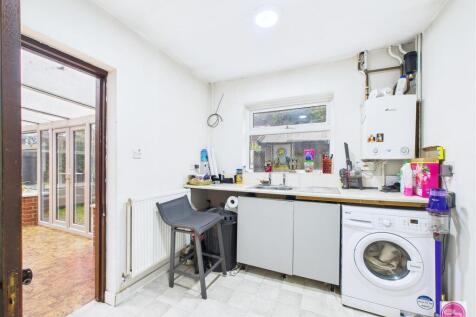 Pine Walk, Castle Gresley (17).jpg