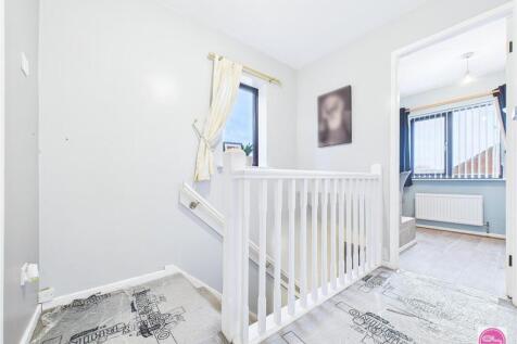 Pine Walk, Castle Gresley (20).jpg