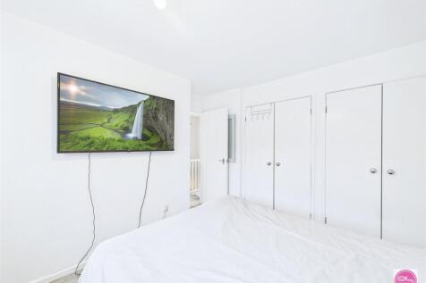 Pine Walk, Castle Gresley (22).jpg