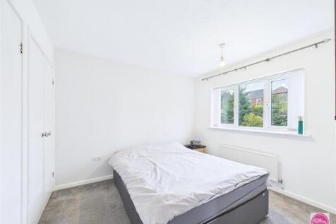 Pine Walk, Castle Gresley (21).jpg