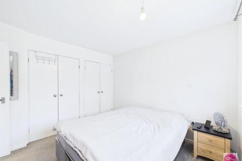 Pine Walk, Castle Gresley (23).jpg