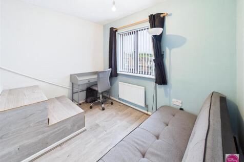 Pine Walk, Castle Gresley (26).jpg