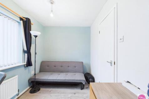 Pine Walk, Castle Gresley (27).jpg