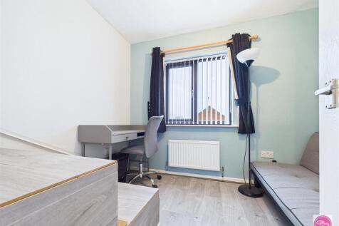 Pine Walk, Castle Gresley (28).jpg