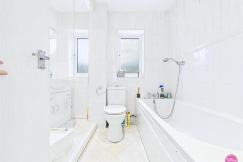 Pine Walk, Castle Gresley (30).jpg