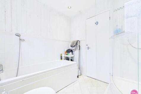 Pine Walk, Castle Gresley (31).jpg