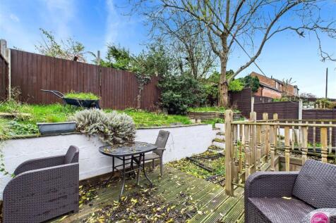 Pine Walk, Castle Gresley (3).jpg