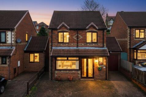 Pine Walk, Castle Gresley (4).jpg