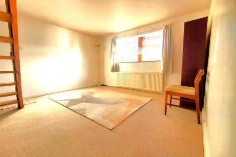 2nd Lounge/Bedroom 3