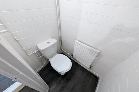 downstairs wc.jpg