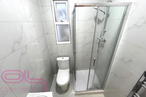 Hounslow Avenue Shower Room.jpg