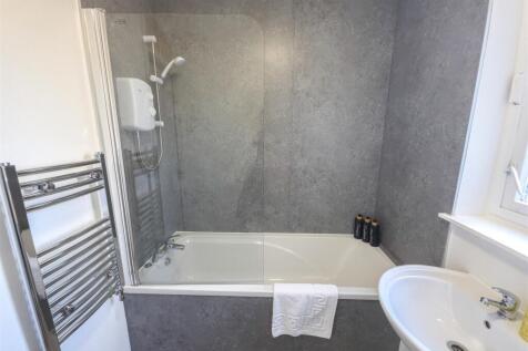 15 - Bathroom 1.jpeg