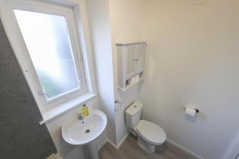 16 - Bathroom 2.jpeg