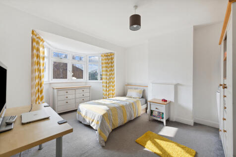 75 Cobham Avenue, New Malden, KT3 6ER (12)