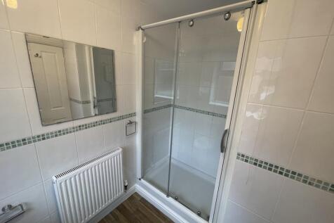 Bedroom 1 En suite 