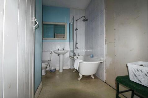 01a5f672-Bathroom
