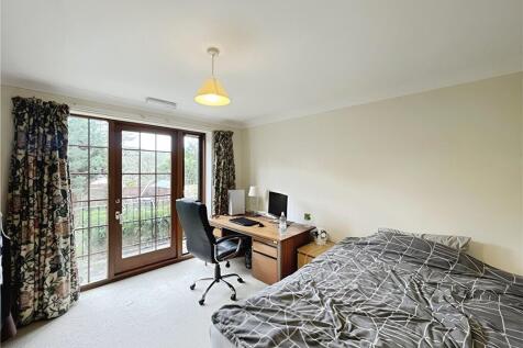 8ef4c9ff-Bedroom