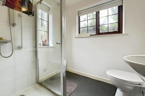 f538374b-Bathroom