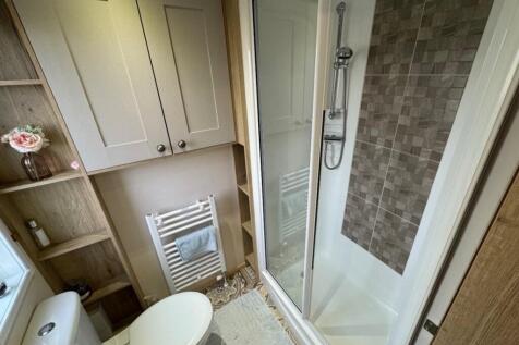 Ambleside bathroo...