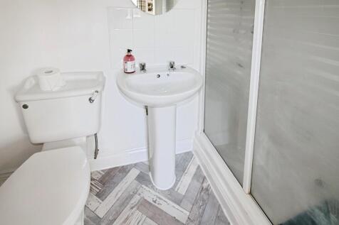 f6c9d3da-ensuite