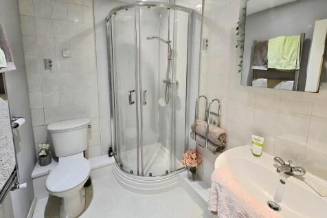 a74fd37d-bathroom