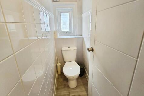 ec2f93e4-Loo