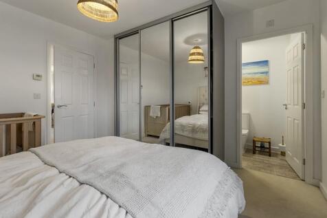 Bedroom 1 ensuite