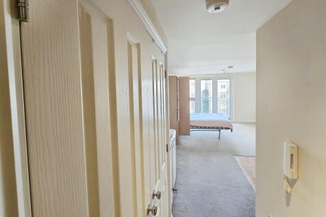 f9608672-Hall