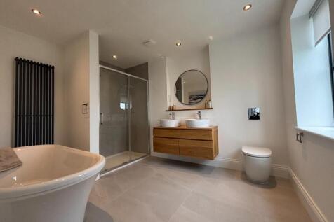 Master En-Suite.jpeg