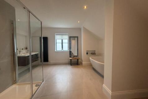 Main Bath 1.jpeg