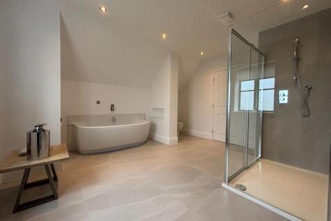 Main Bath 2.jpeg