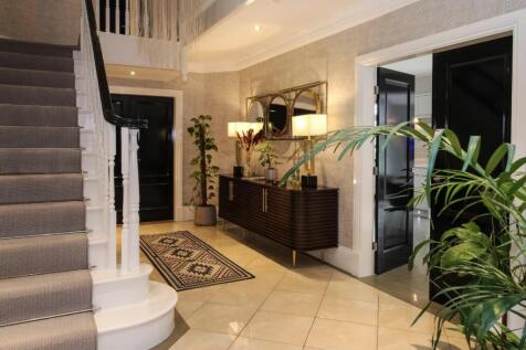 18 Hallway-2.jpg