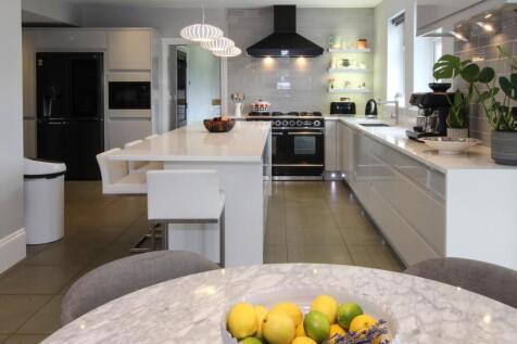 8 Kitchen-2.jpg
