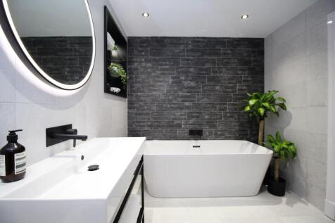 17 Bathroom-2.jpg