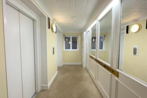 Hallway.jpg