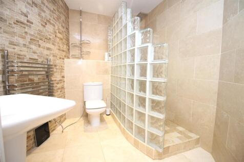 BATHROOM 1.JPG