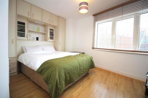 BEDROOM .JPG