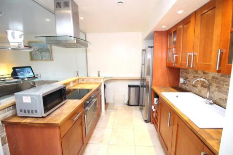KITCHEN 2.JPG