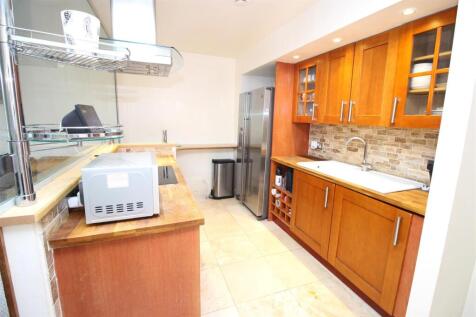 KITCHEN .JPG