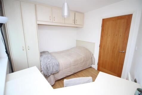 BED 2 .JPG