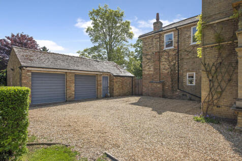 Garage / Driveway