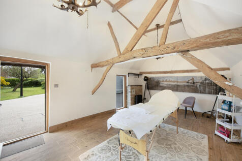Garage/Outbuilding