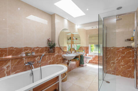 Downstairs En Suite