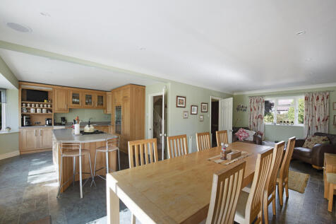 Kitchen/Dining
