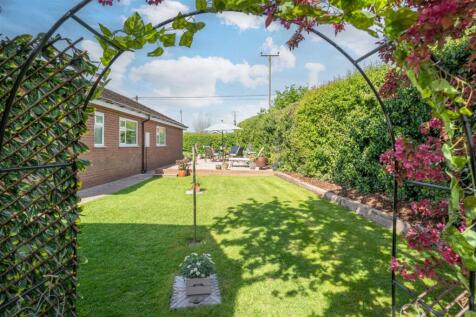 arch to garden