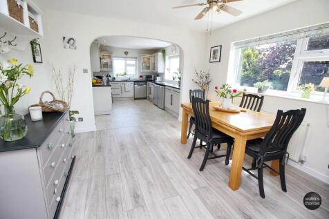 Kitchen dining room